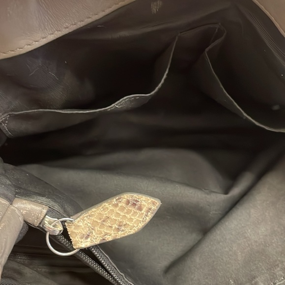 Beautiful Pre Loved Python Coach - Picture 13 of 17